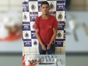 Traficante é preso com drogas no banheiro em Teixeira de Freitas